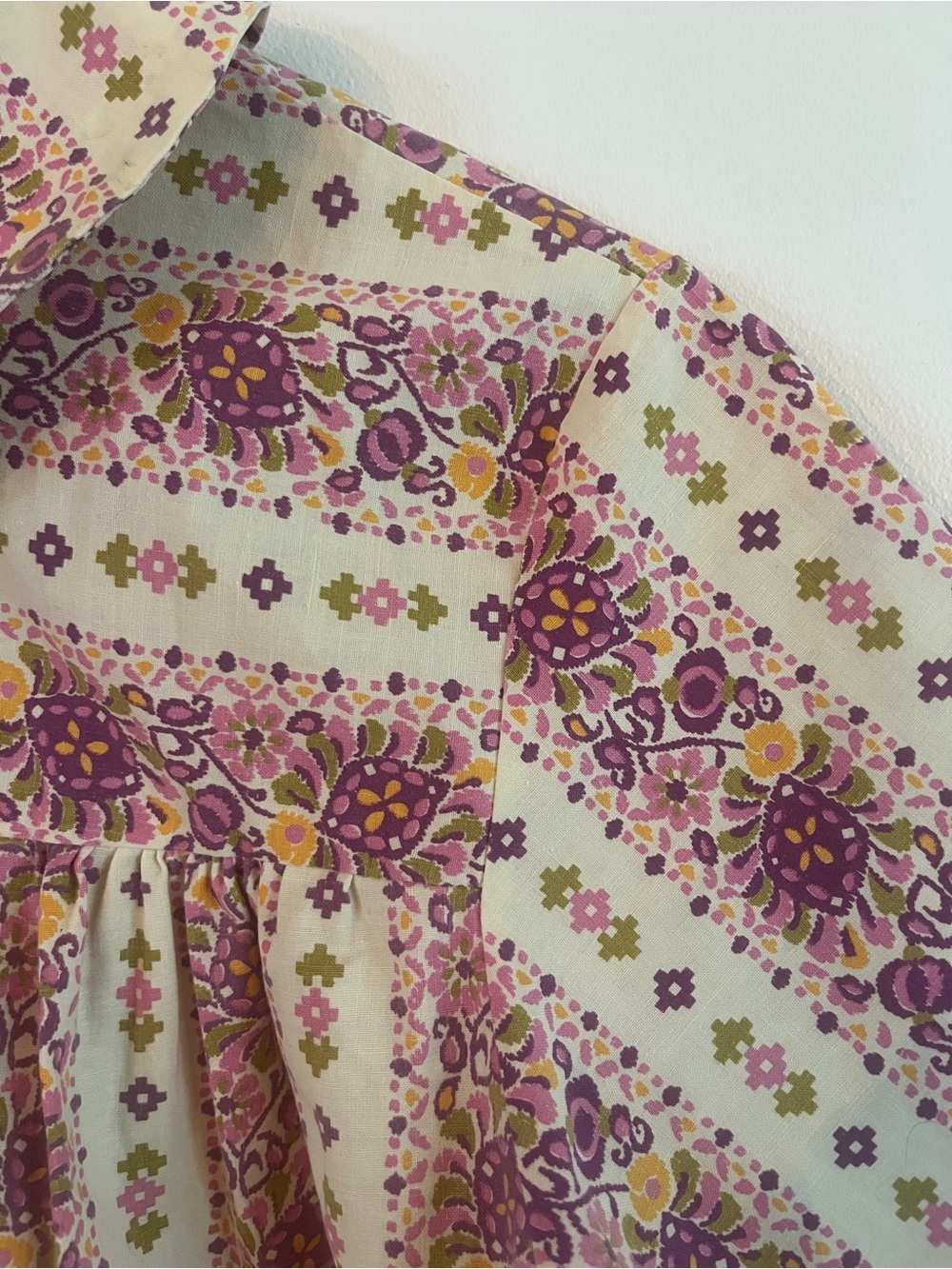 1960s Vintage Sears Cream House Dress with Lavender and Olive Floral Accents - Picture 5 of 10